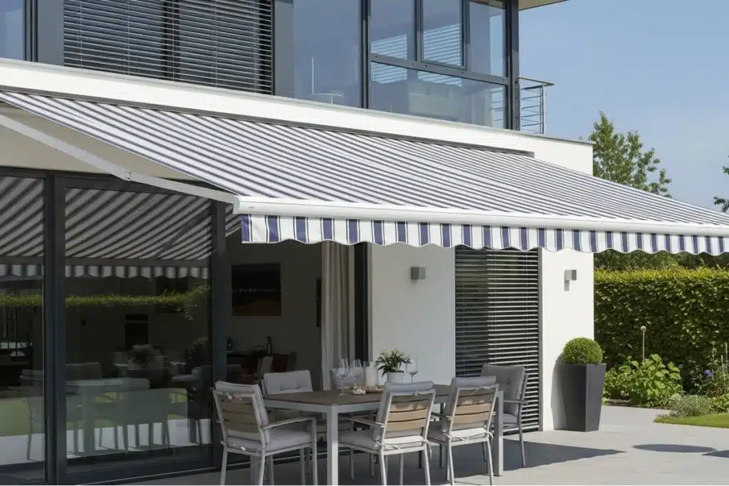 Store Banne depuis le jardin